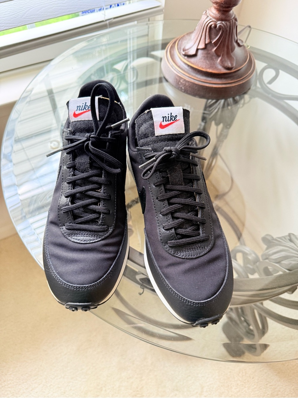 Nike Black Men’s Low-Top Sneakers with White Sole and Red Logo